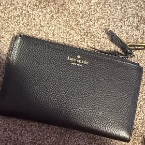 kate spade black pebbled leather wristlet with gold logo